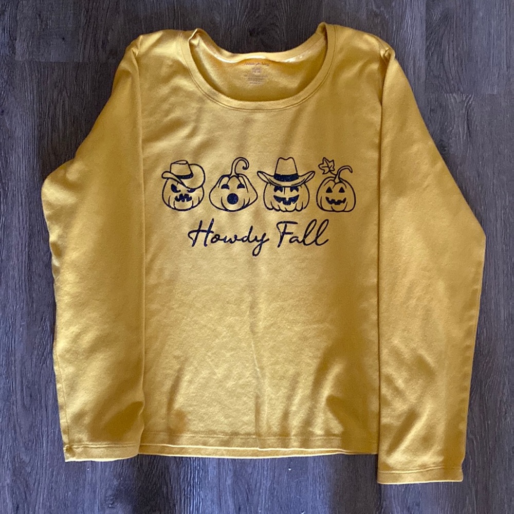 Fall long sleeve women’s shirt. Howdy Fall. White stag size xl(16-18)